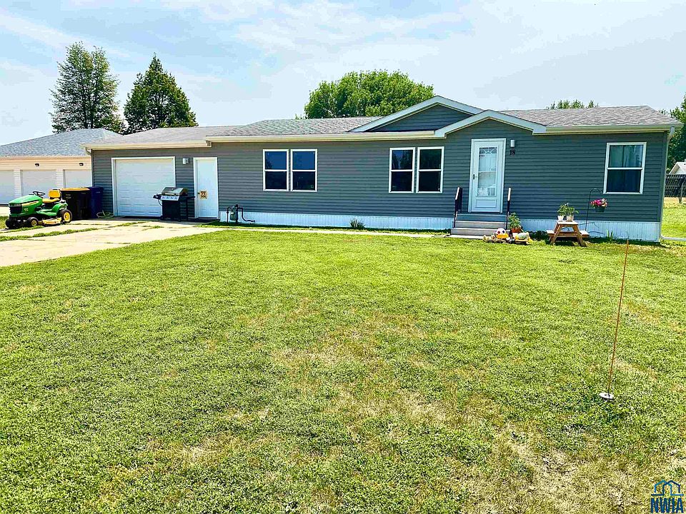 1st image of 18 Meadow Dr