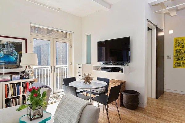 Sold by Avenue Real Estate | media 12