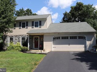 330 Woodchuck Dr, Ephrata, PA 17522