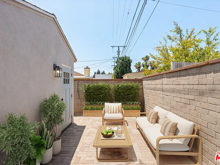 8017 Airlane Ave — Photo 9