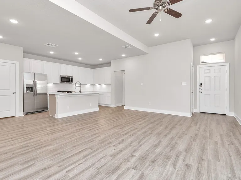 21019 Bay Village Dr #A — Photo 35