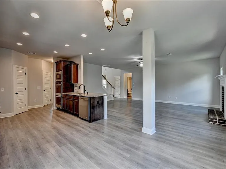 235 Bella Dr — Photo 31