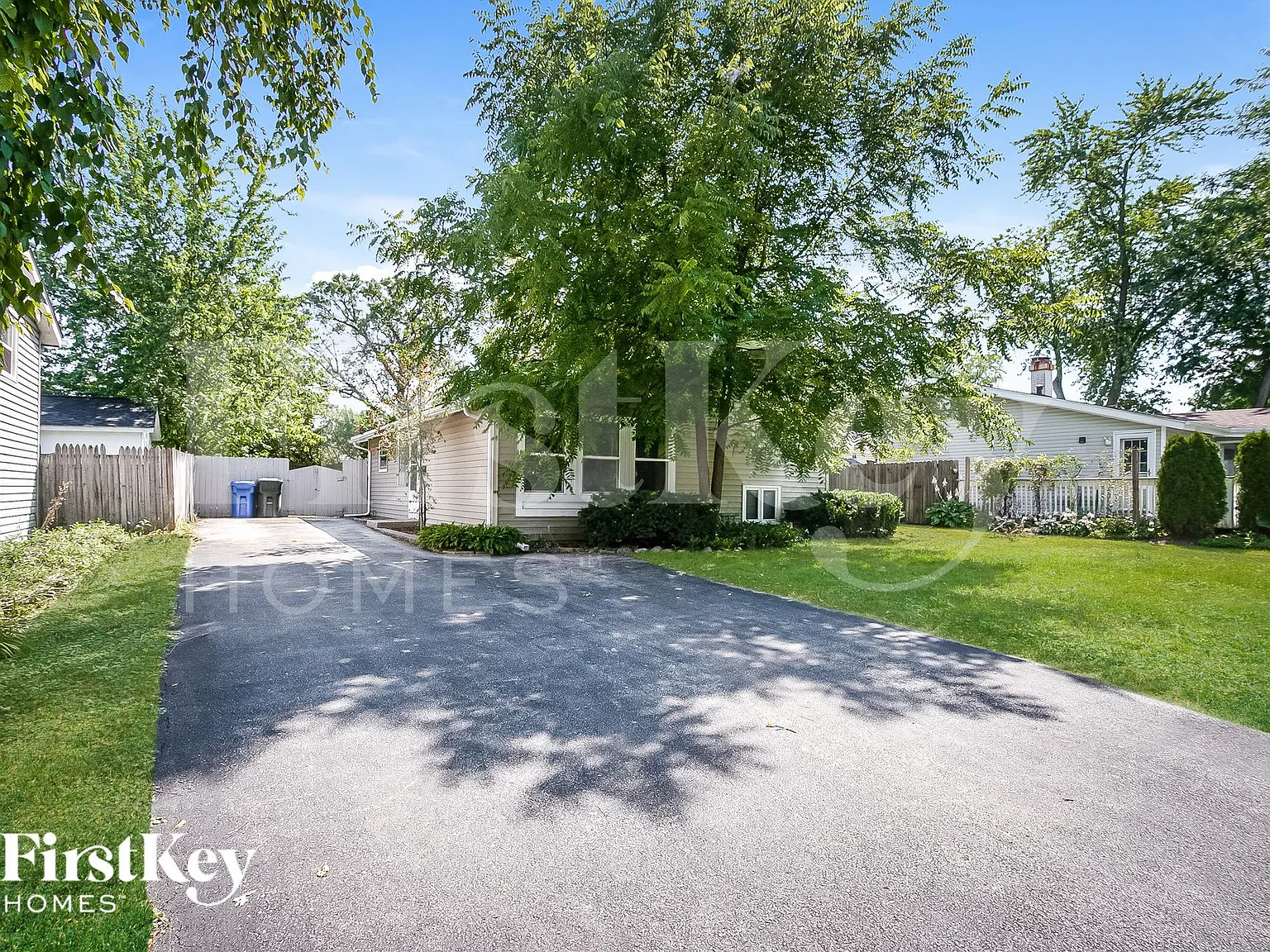 3 bed, 2.0 bath, 1500 sqft, $2,755 — Photo 2