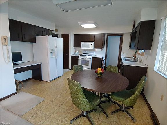 4th image of 6421 S Park Blvd