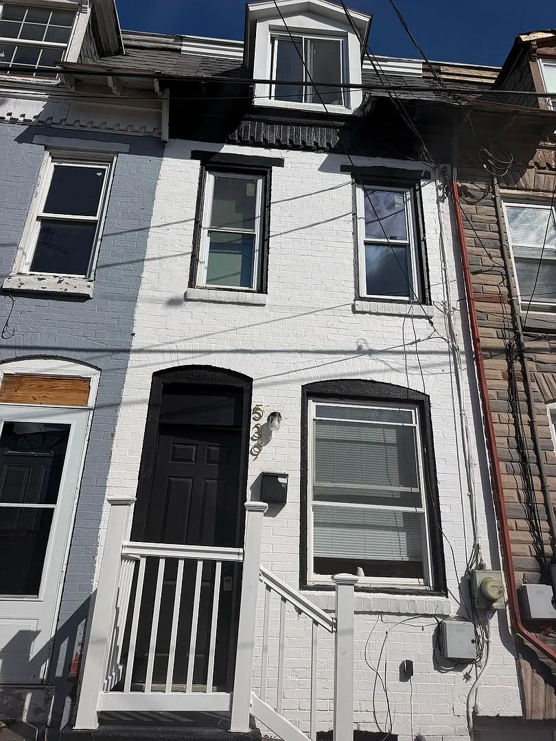 Single Family Home in the City of Reading — Photo 1