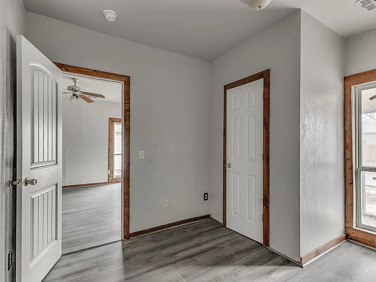 118 S Miles Ave — Photo 9