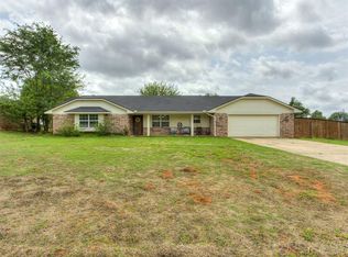 1724 E Mohr Ln, Mustang, OK 73064