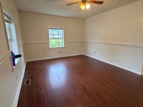 5th image of 103 Lewis St