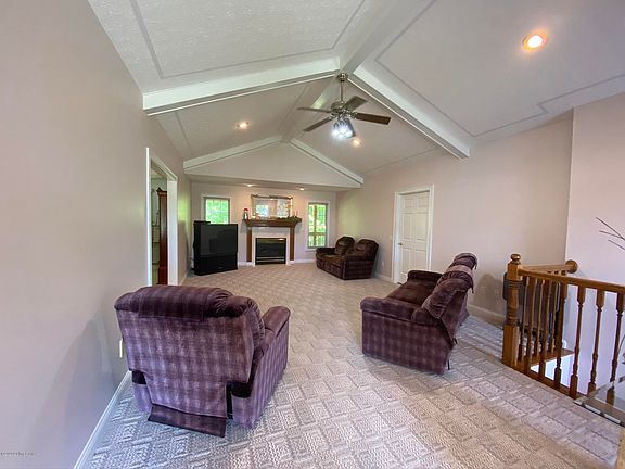 4th image of 1004 Steeplechase Ct