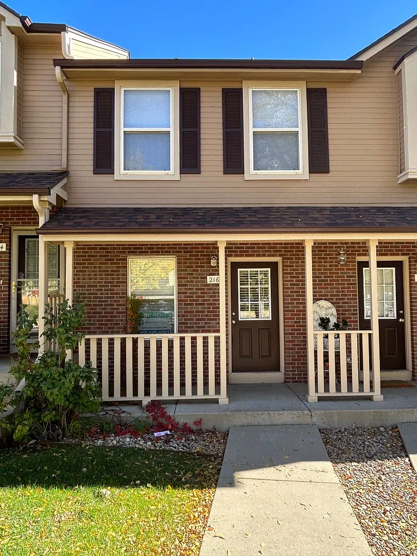 Two Bedroom Townhome Available For Rent in Hunter's Ridge in Louisville — Photo 2