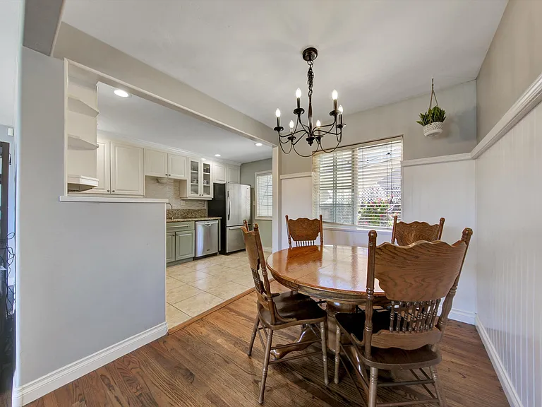 961 Florence St — Photo 5