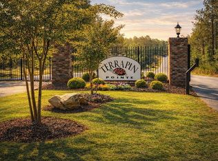 106 Diamond Back Ct, Hodges, SC 29653