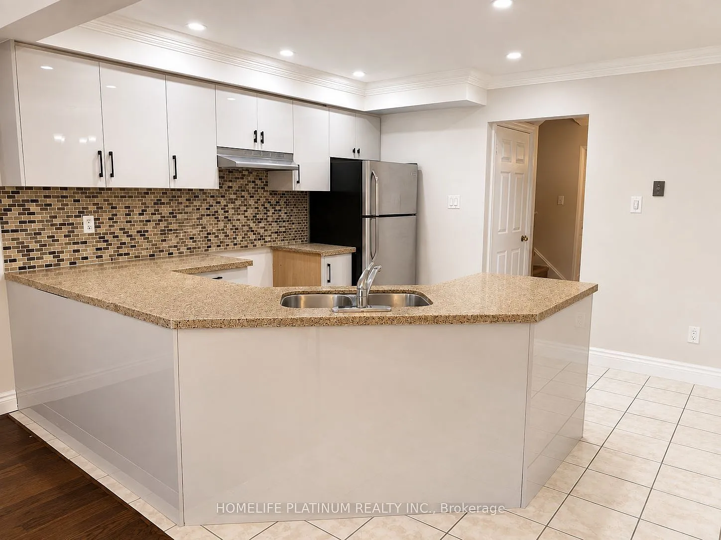 4 bed, $3,300 — Photo 2