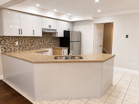 2nd image of 16 Langdale Cres