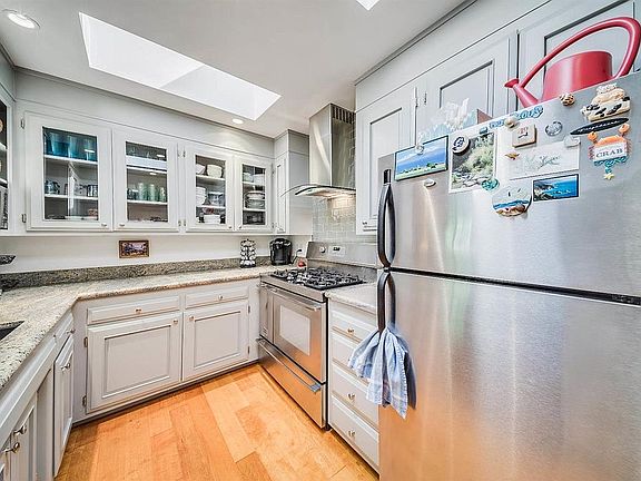 5th image of 2046 W F St