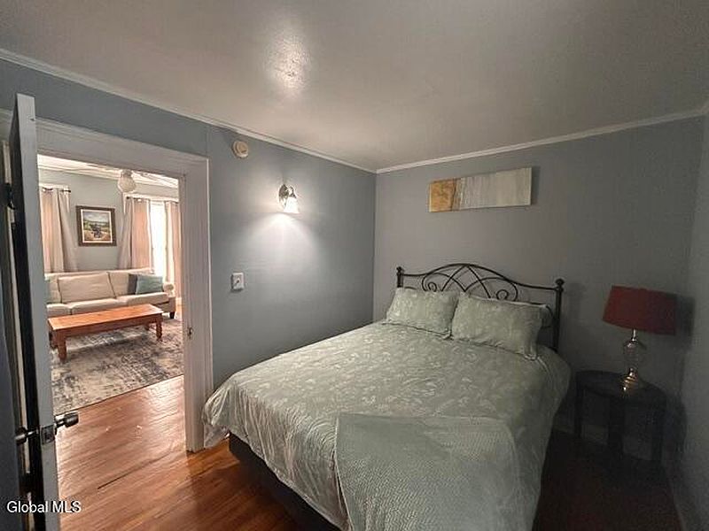 5th image of 162 Ridge Street