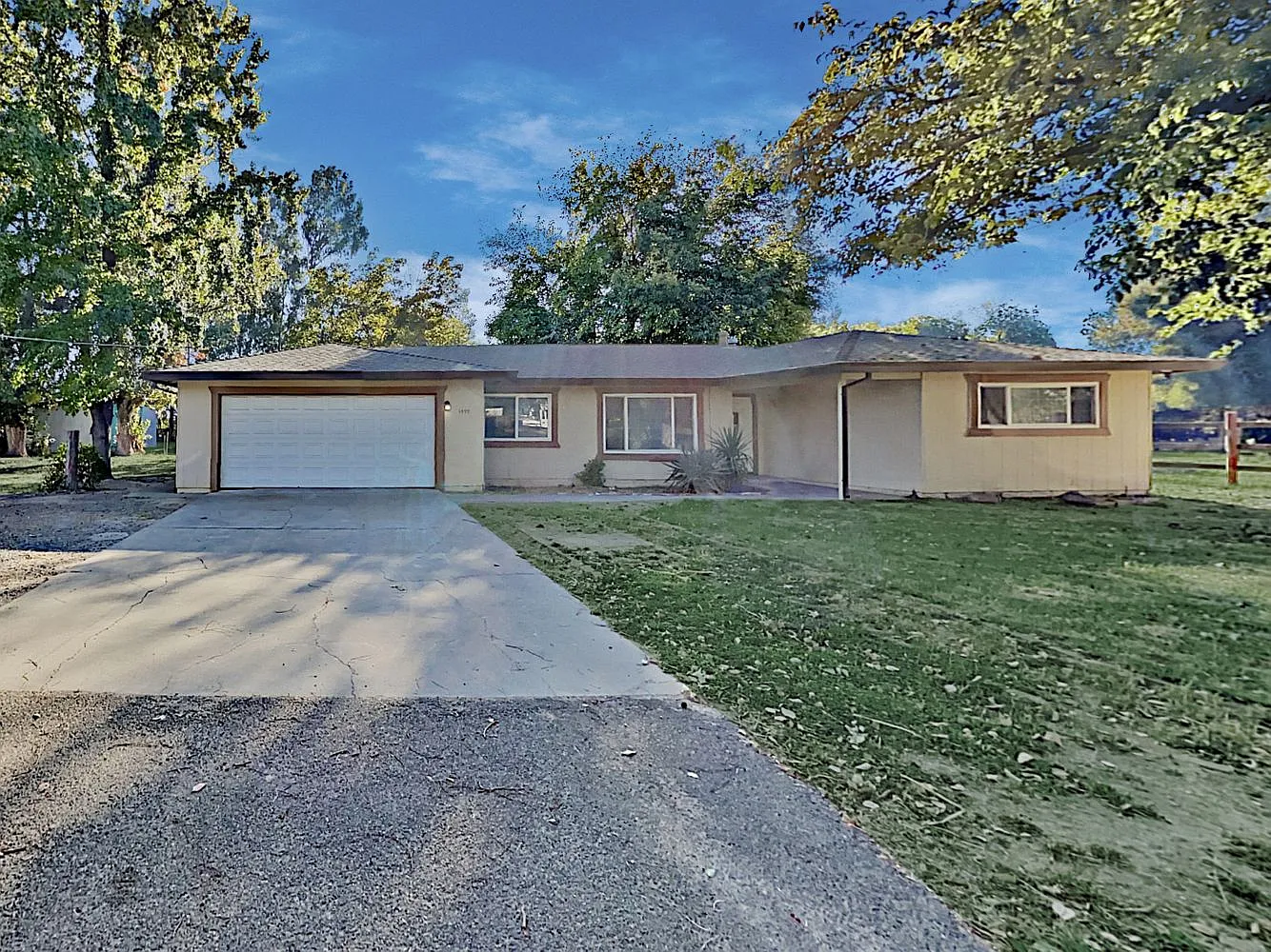 1499 Daphne Ln photo 1