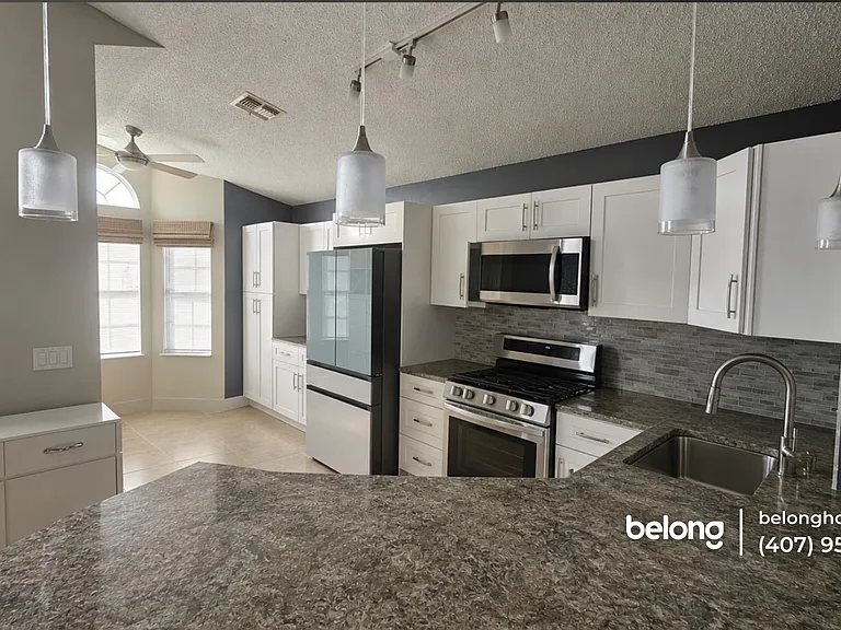 529 Nicholson Dr — Photo 2