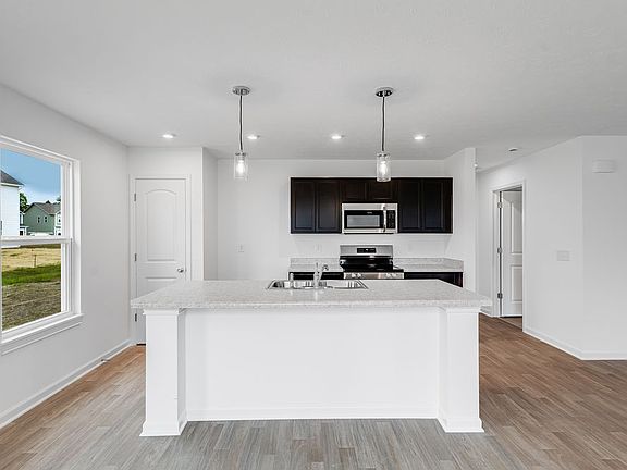 2nd image of 2019 White Oak Ln