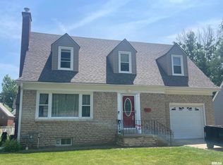 727 N 4th St, Clinton, IA 52732