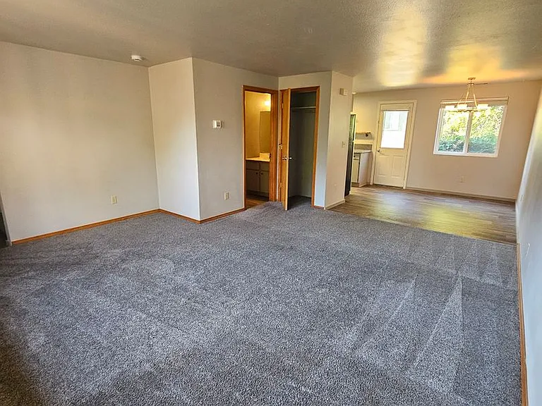 1822 NE Fairview Ave — Photo 6