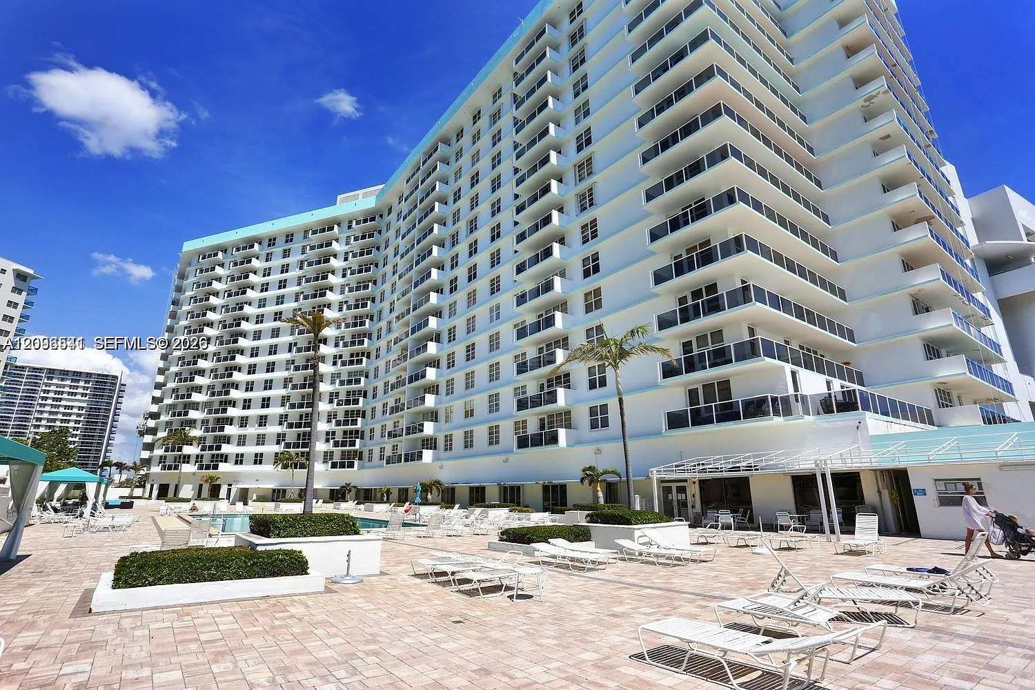 Sea Air Towers Condo — Photo 3