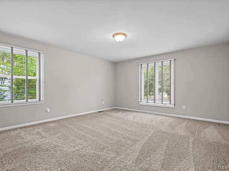 5476 Van Ness Dr — Photo 32