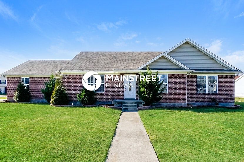 1st image of 375 Clover Cove Dr