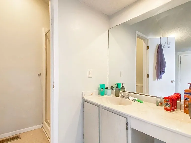2105 Melrose Dr — Photo 14