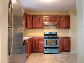 5th image of 375 Leslie Ln