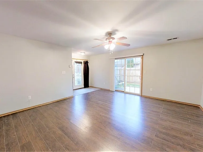 1945 W 86th Ln — Photo 6