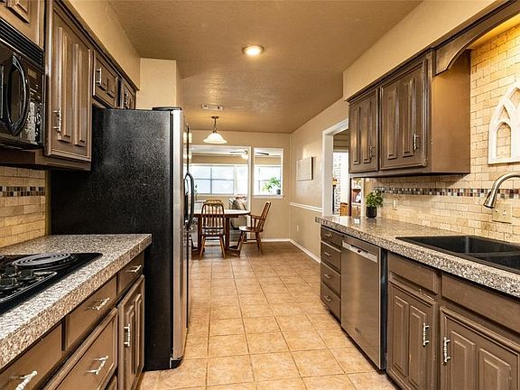 4th image of 2203 Canyonwood Dr