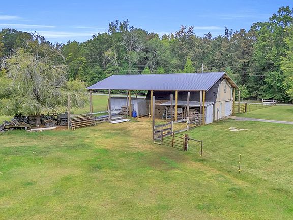 3rd image of 350 Flatwood Farm Rd