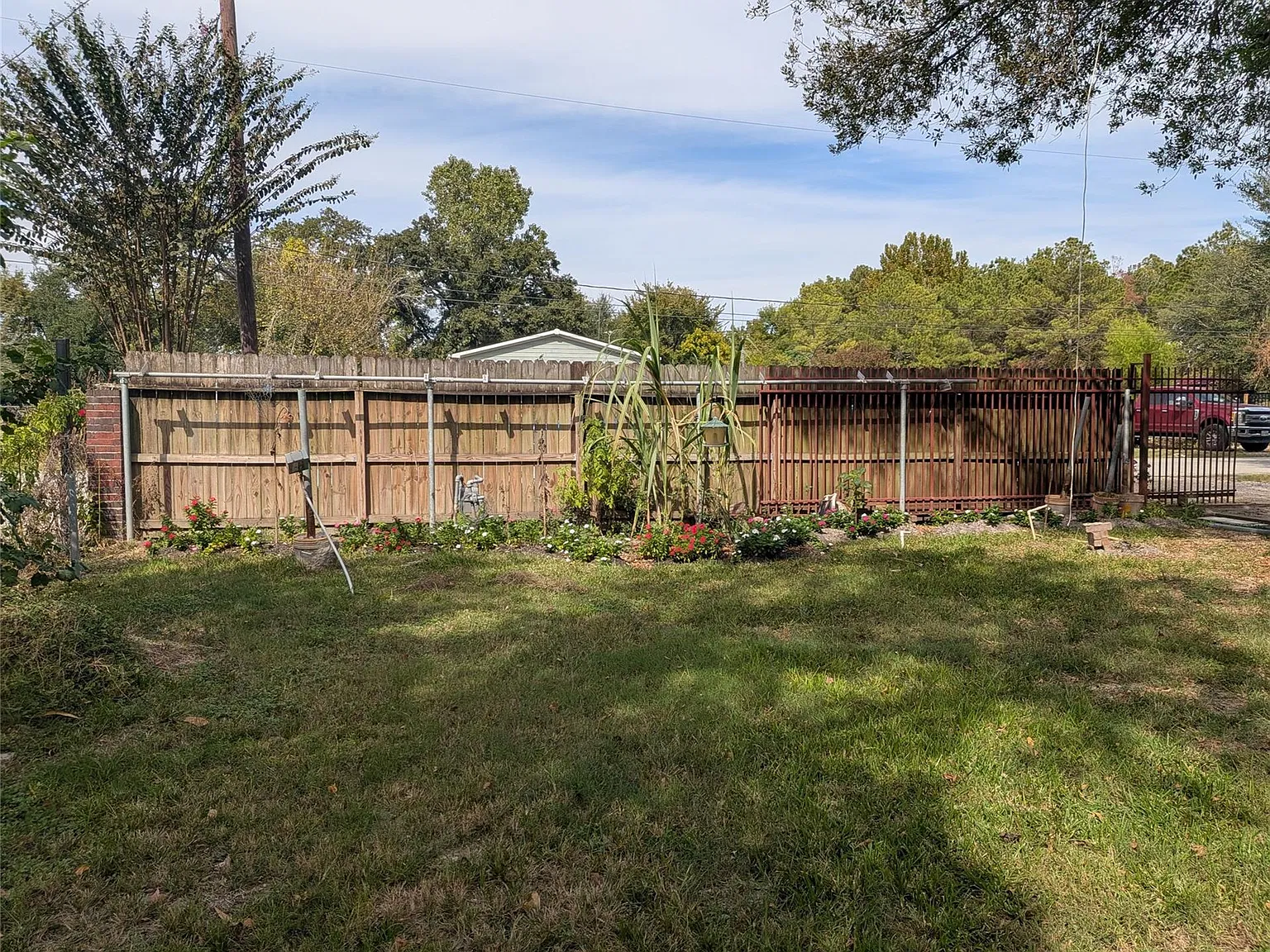 2 bed, 2.0 bath, 1801 sqft, $1,900 — Photo 2