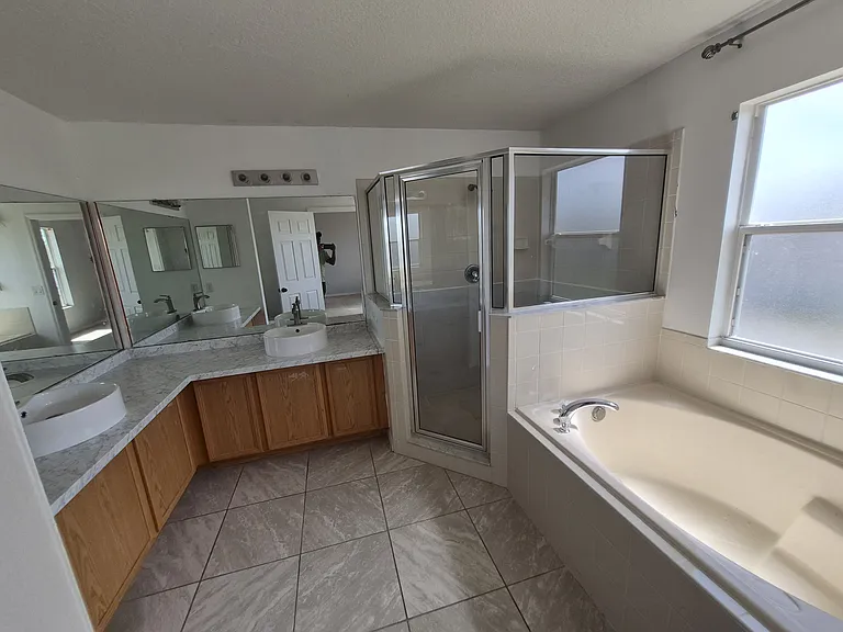 712 Parrot Ct — Photo 4