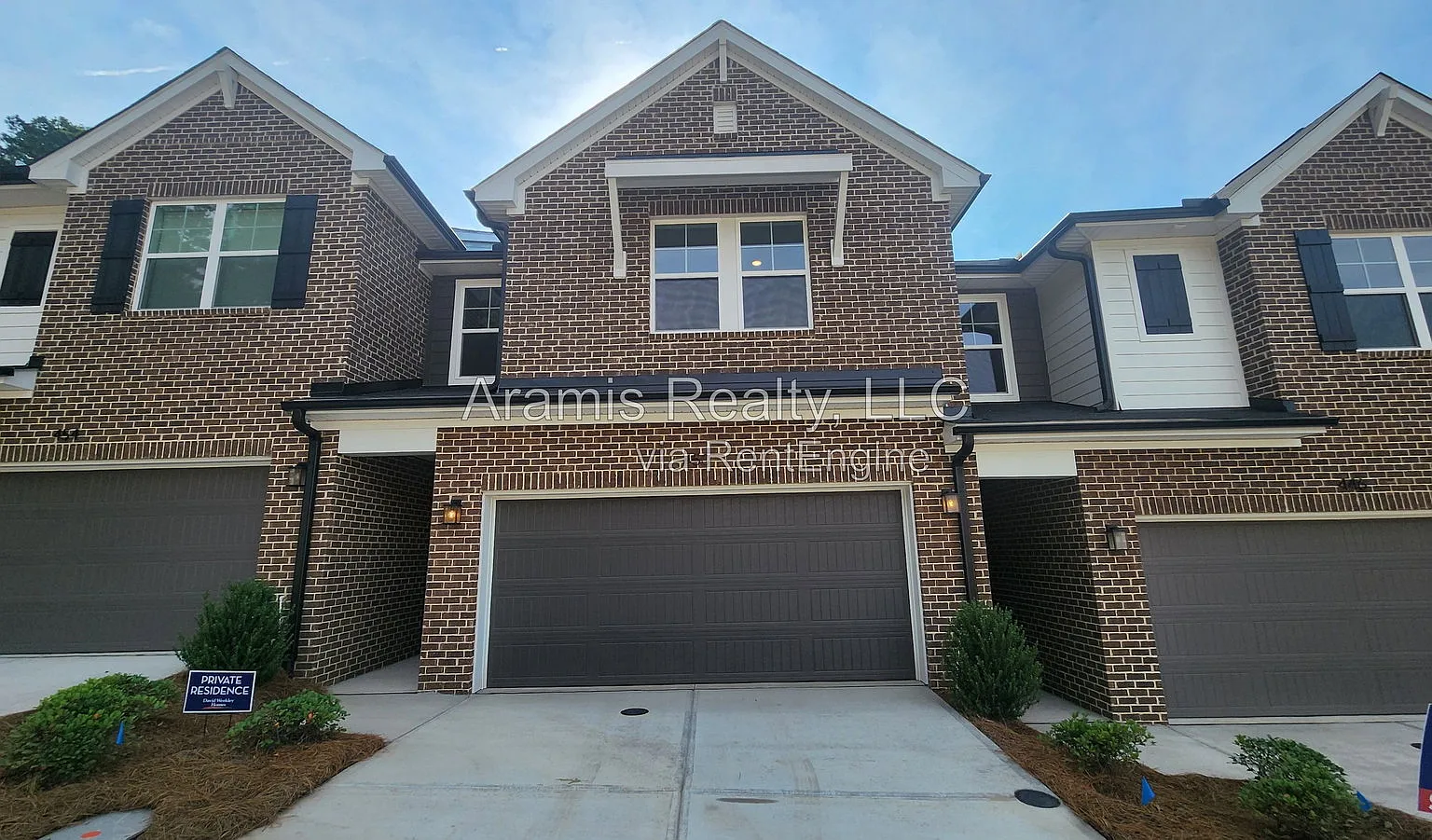 3 bed, 2.5 bath, 1919 sqft, $1,995 — Photo 1
