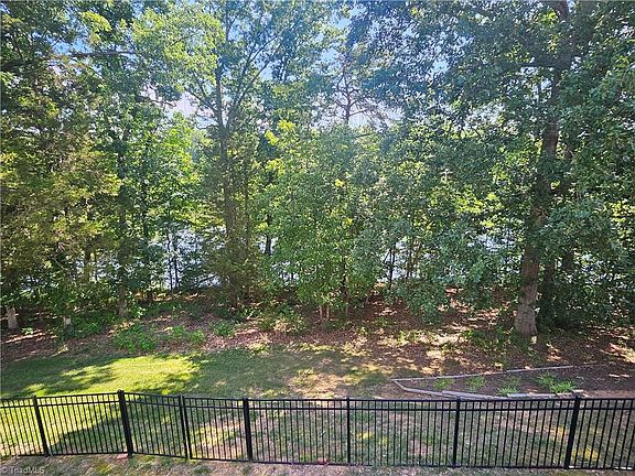 5th image of 1010 Shamrock Ct