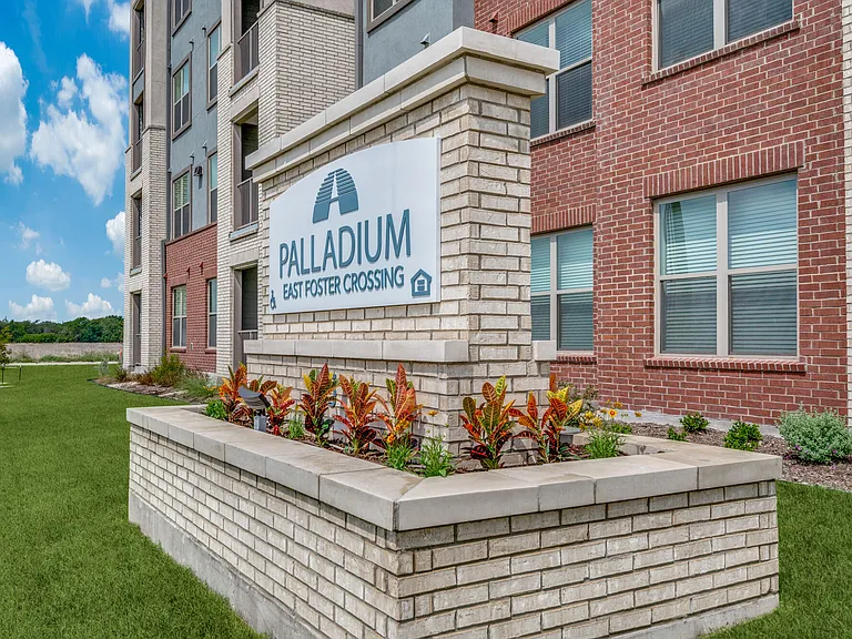 Palladium East Foster Crossing — Photo 24