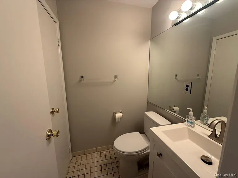 31 Stanford Ct — Photo 5