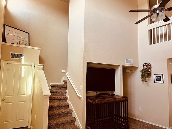 Curved stairway 