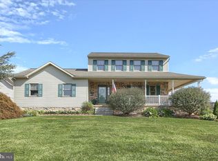 226 Ammon Rd, Elverson, PA 19520