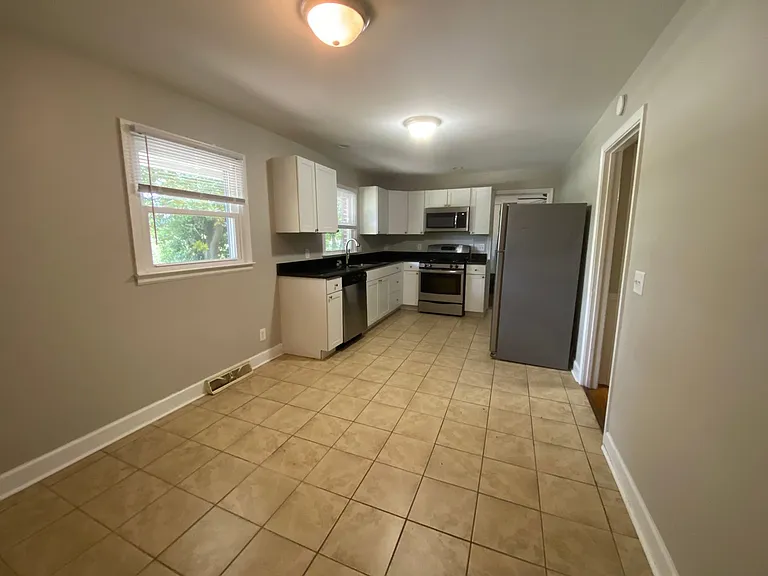129 Freedom Dr — Photo 8