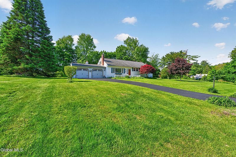 3rd image of 27 Forest Road