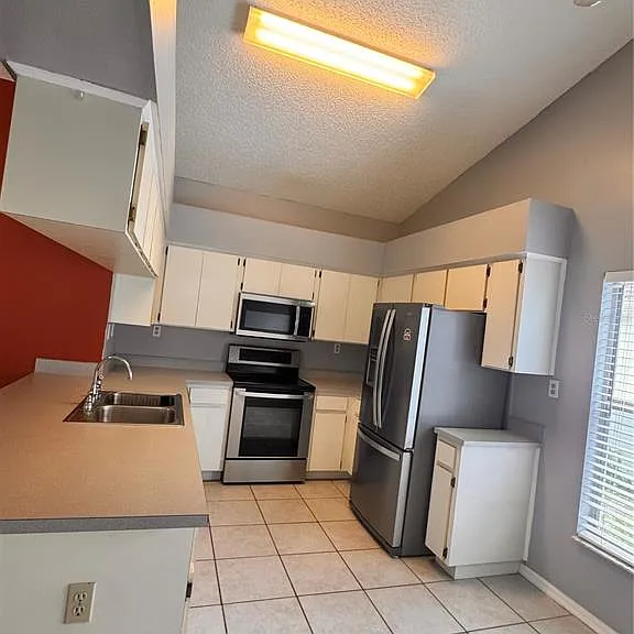 2070 Sarah Louise Dr — Photo 16