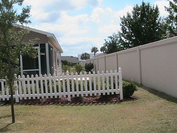 2nd image of 401 Seven Oaks Ln