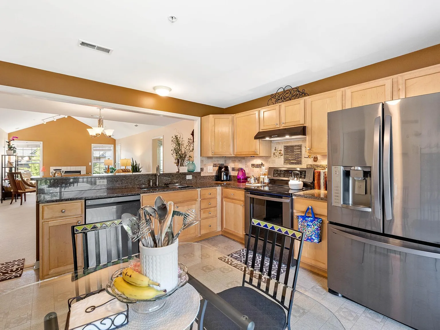2 bed, 1600 sqft, $2,350 — Photo 3
