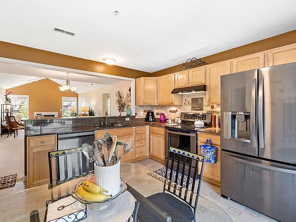 3rd image of 28373 Carlton Way Dr