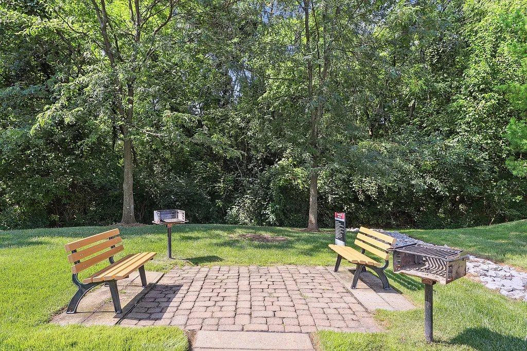 Maple Brook Apartments — Photo 4