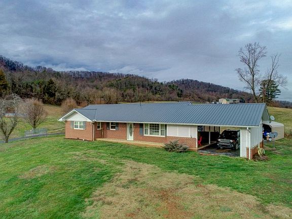 2nd image of 501 Maple Ln