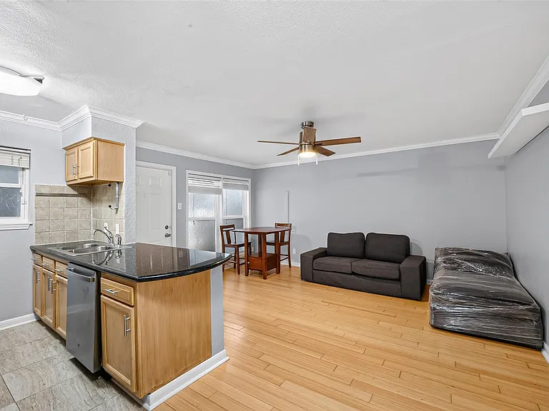 1404 Welch St #7 — Photo 7